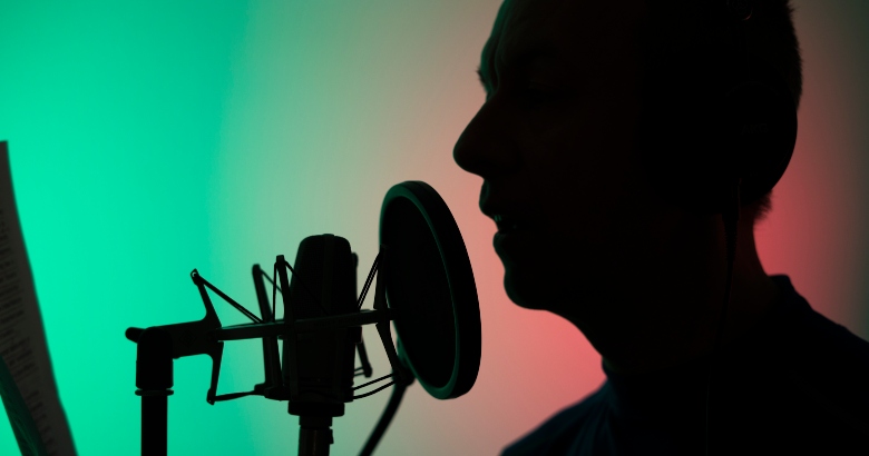 How A Professional Voice Actor Can Improve Your Elearning : Articles 